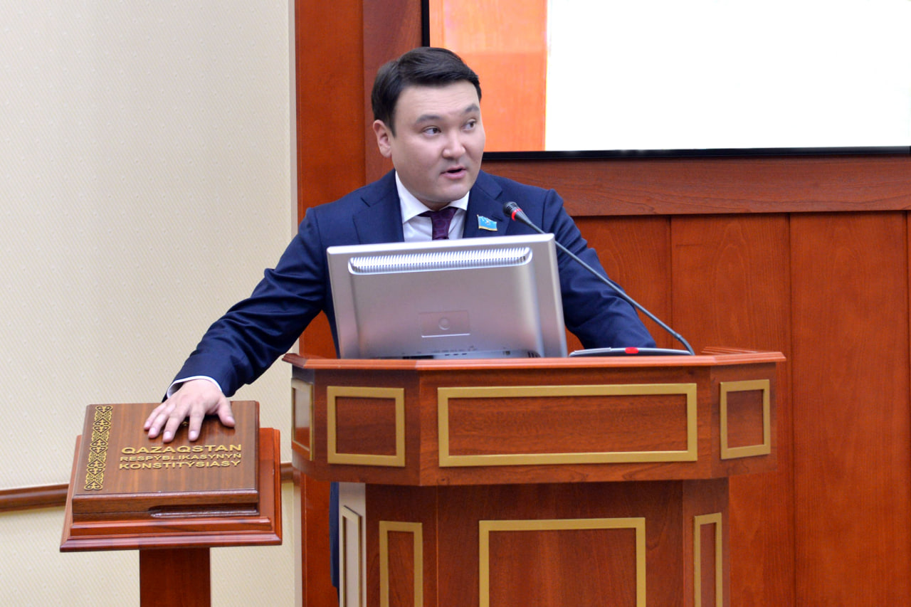 ÐÐ°ÐºÑÐ°Ñ Ð¢Ð¾Ð»ÑÐºÐ±Ð°Ð¹ / Ð¤Ð¾ÑÐ¾: parlam.kz